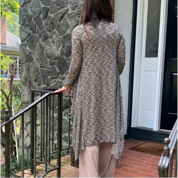 NWT- Boho Draped Open Knit Long Cardigan in Size Medium - Picture 3 of 4